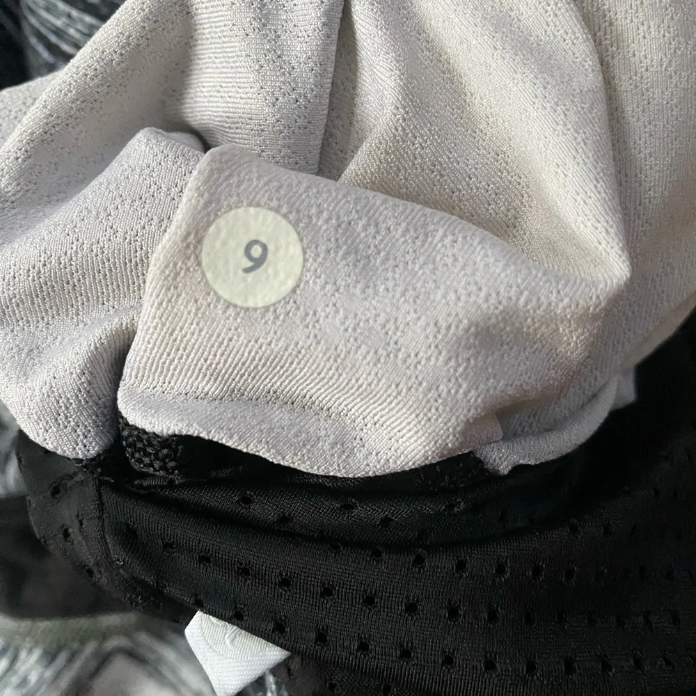 Lululemon Black and White Jacket - Picture 8 of 8